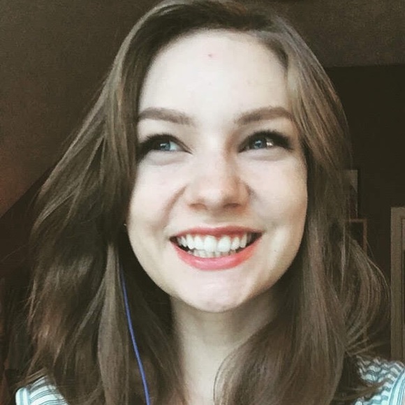 Poshmark profile picture for @nominees
